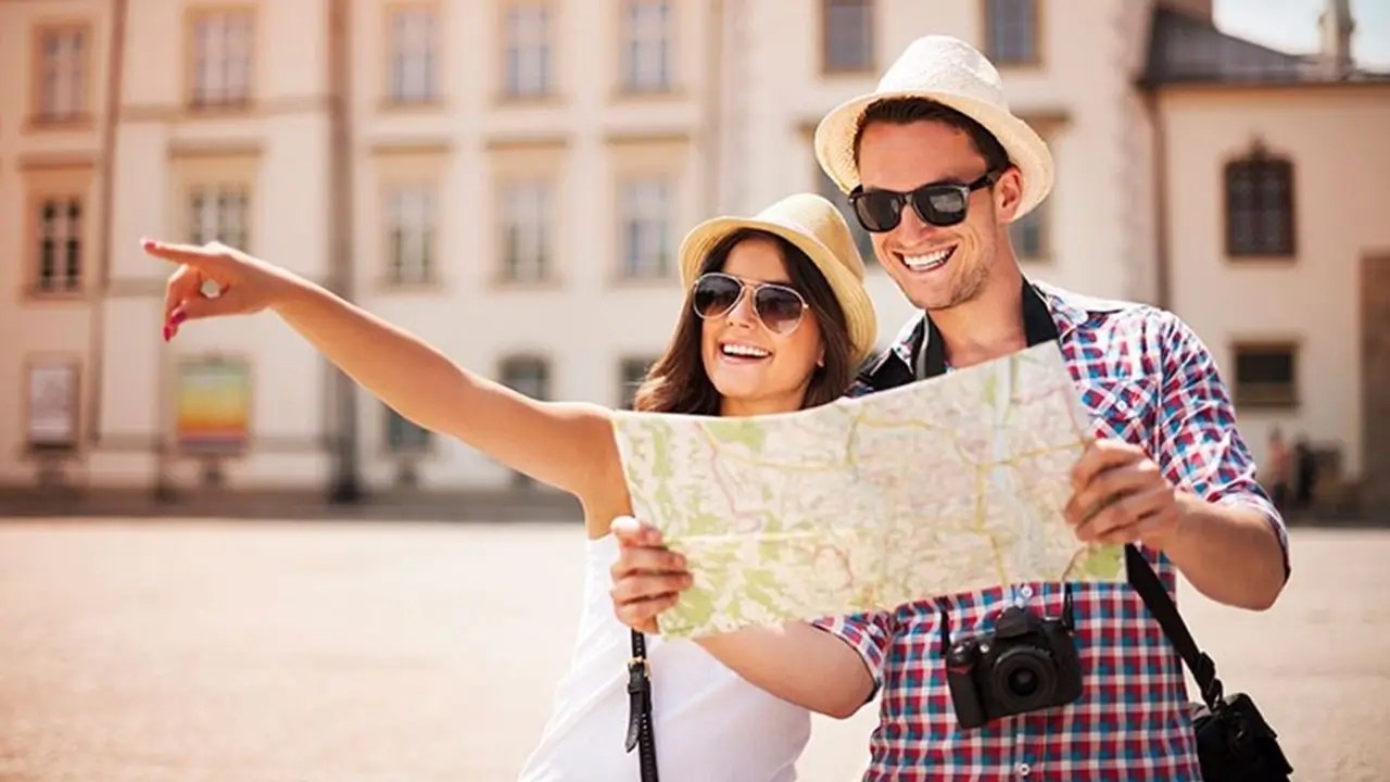 2 people looking at a map
